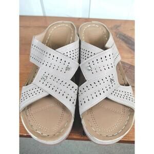 NEW Ardour Women's Comfort Slides Size 40 Beige Vegan Sandals‎ Perforated + Bag